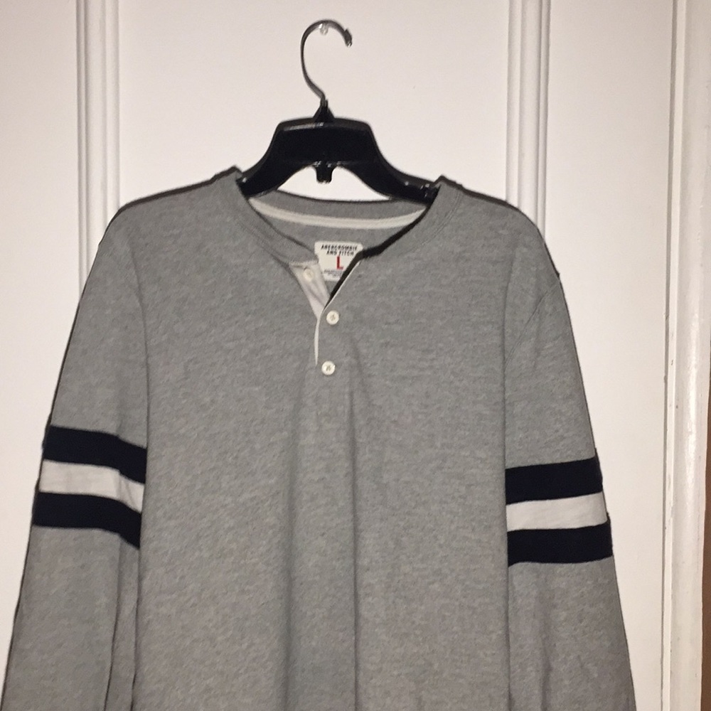 Gray Abercrombie & Fitch long sleeve shirt